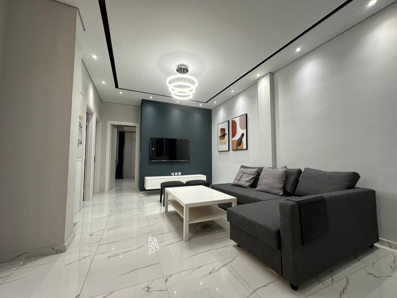 Warm And Modern Brand New Apartment Пирей Экстерьер фото