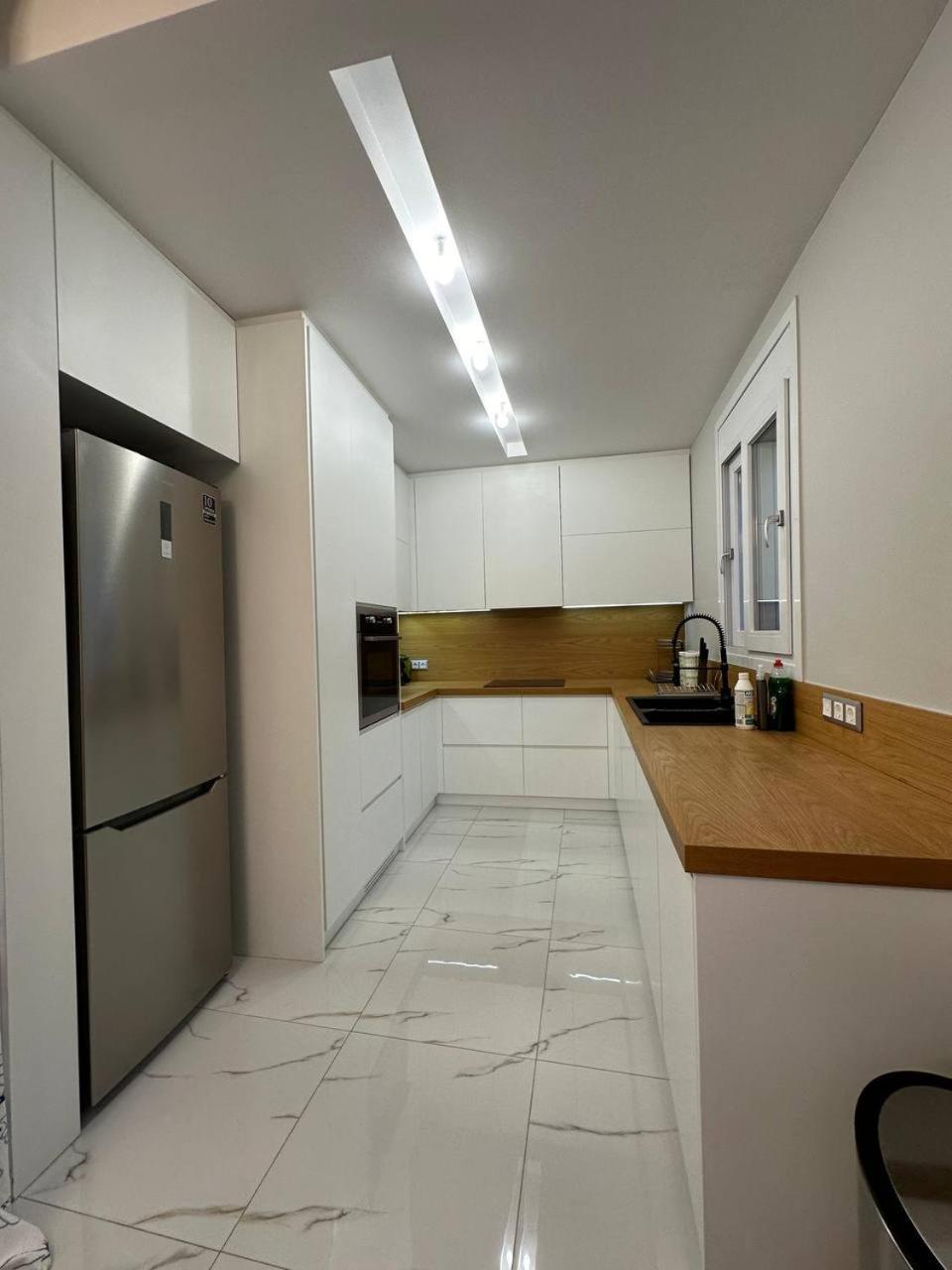 Warm And Modern Brand New Apartment Пирей Экстерьер фото