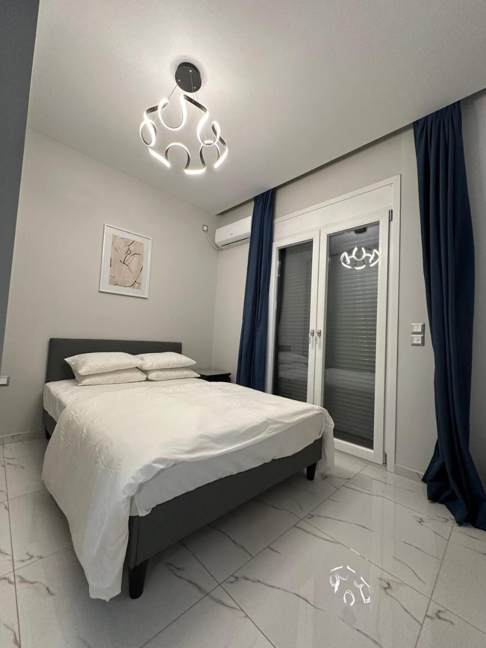 Warm And Modern Brand New Apartment Пирей Экстерьер фото