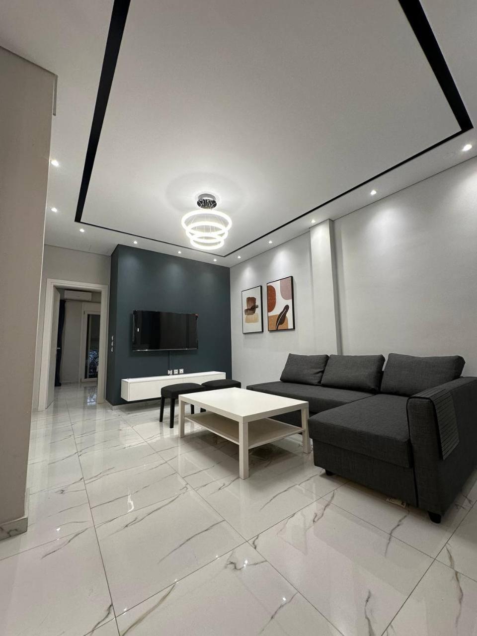 Warm And Modern Brand New Apartment Пирей Экстерьер фото